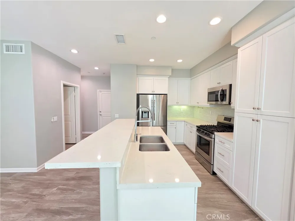 14910 W Castille Sylmar, CA 91342