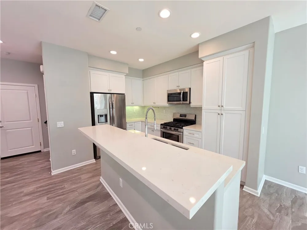 14910 W Castille Sylmar, CA 91342