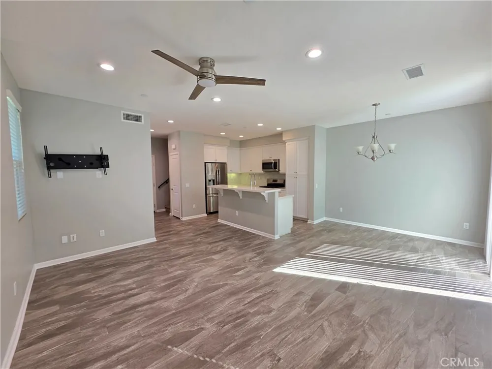 14910 W Castille Sylmar, CA 91342
