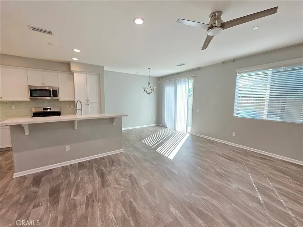 14910 W Castille Sylmar, CA 91342
