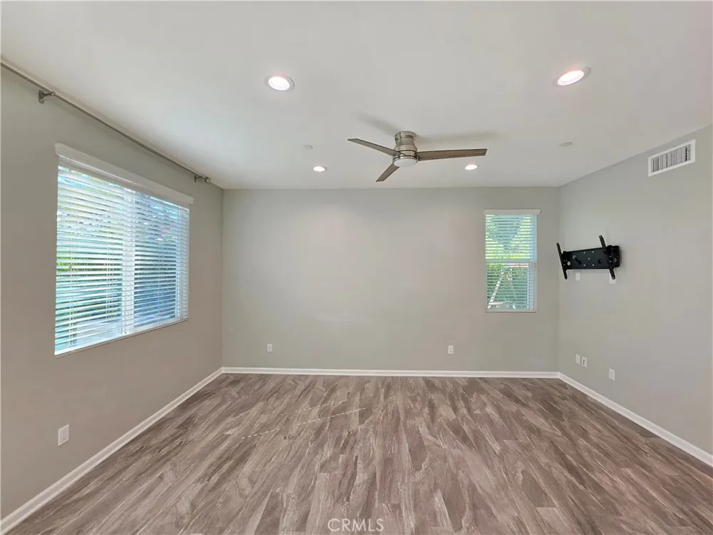 14910 W Castille Sylmar, CA 91342