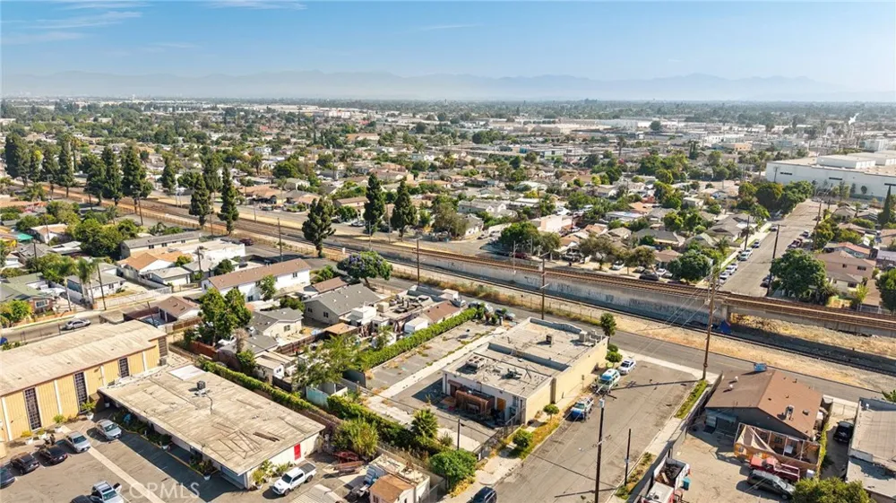 1709 Willowbrook Compton, CA 90222