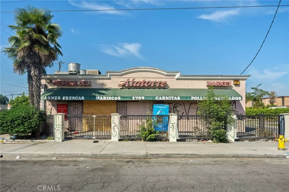 1709 Willowbrook Compton, CA 90222