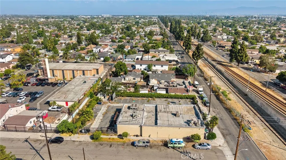 1709 Willowbrook Compton, CA 90222