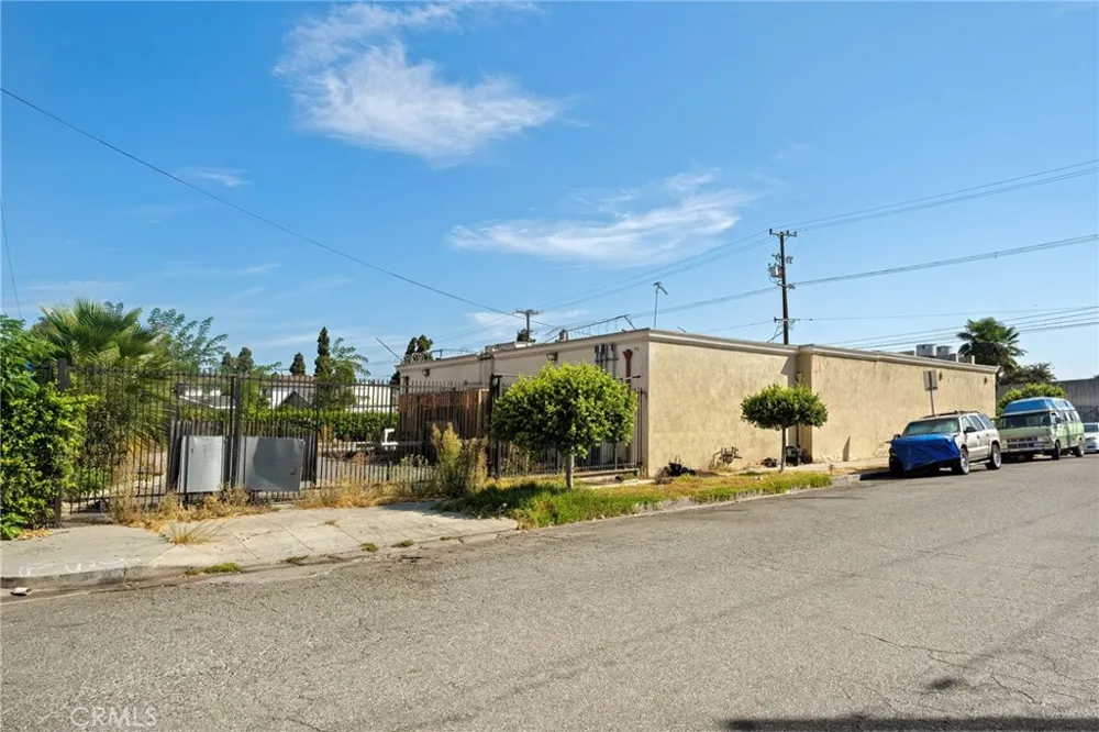 1709 Willowbrook Compton, CA 90222
