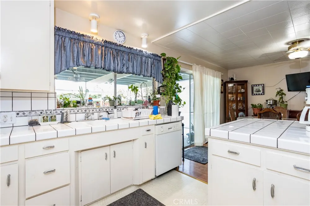 1101 S Mountain Street Visalia, CA 93277