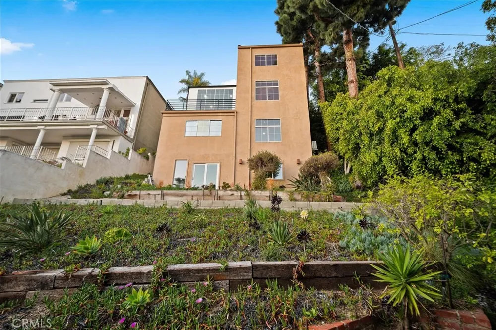 8246 Woodshill Trail Los Angeles, CA 90069