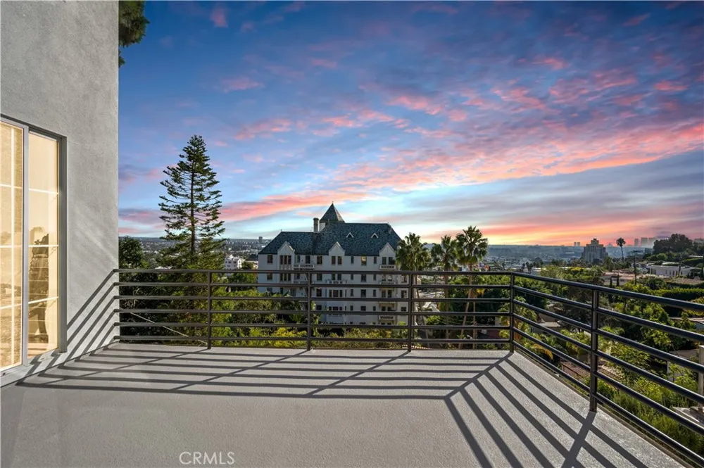 8246 Woodshill Trail Los Angeles, CA 90069