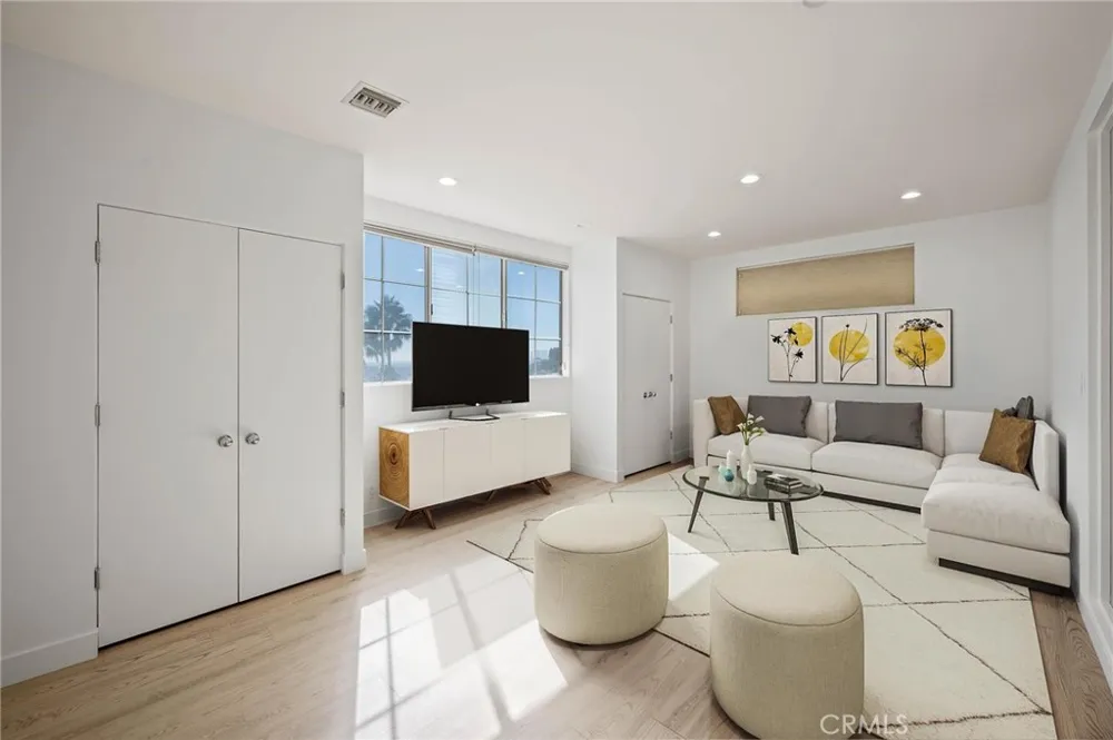 8246 Woodshill Trail Los Angeles, CA 90069