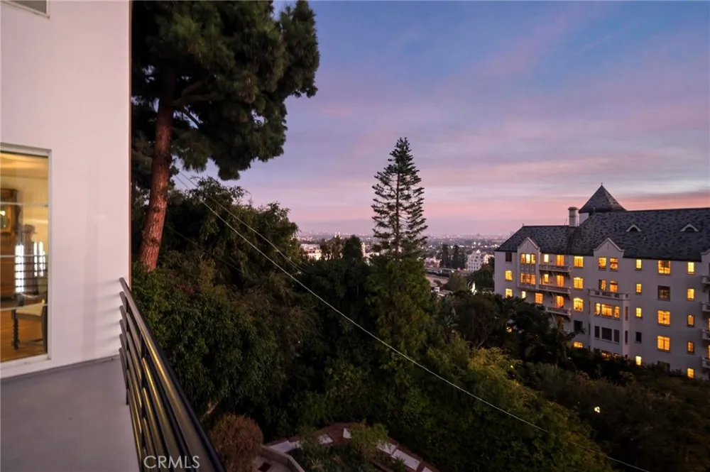 8246 Woodshill Trail Los Angeles, CA 90069