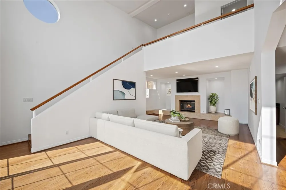 8246 Woodshill Trail Los Angeles, CA 90069