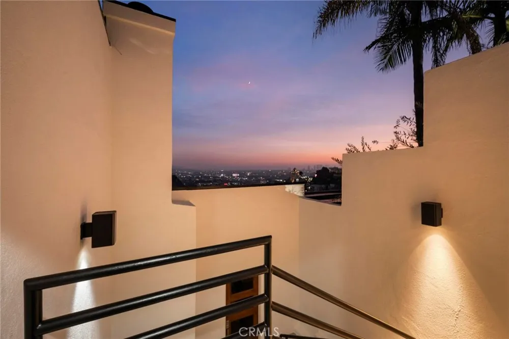 8246 Woodshill Trail Los Angeles, CA 90069