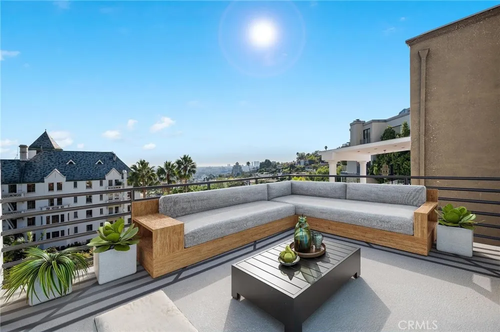 8246 Woodshill Trail Los Angeles, CA 90069