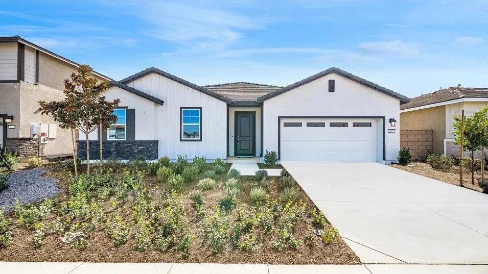 315 Grand Sky Road Perris, CA 92570