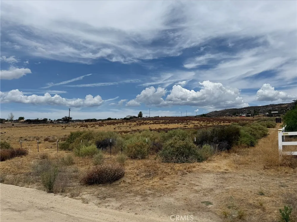 42890 tamatea Anza, CA 92539