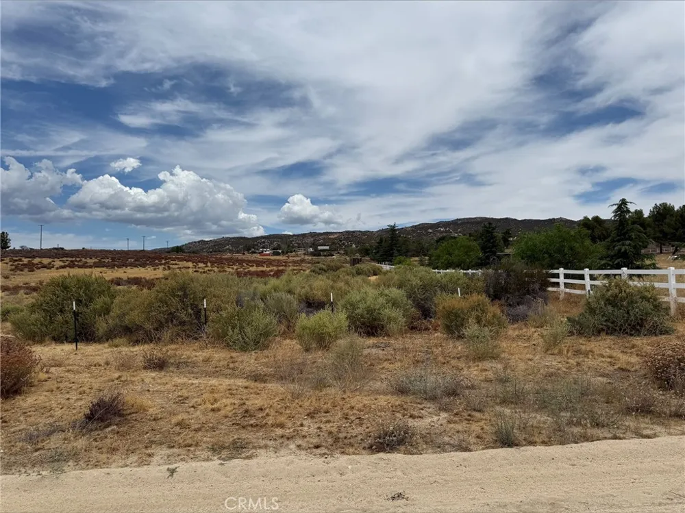 42890 tamatea Anza, CA 92539