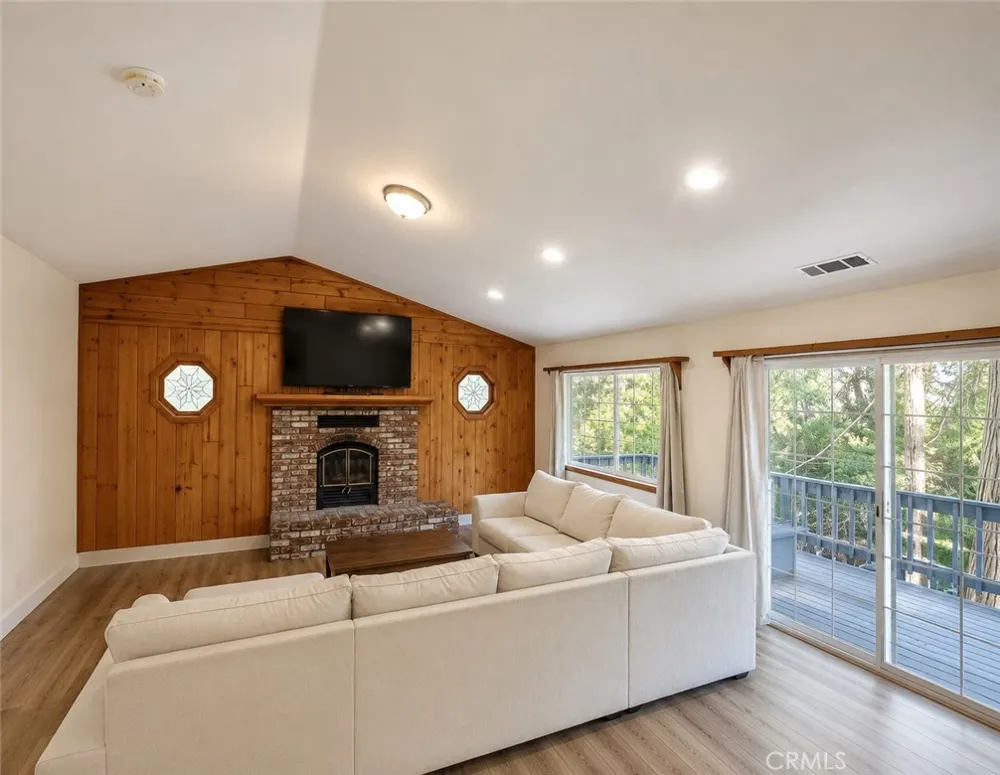 24645 Bernard Crestline, CA 92325