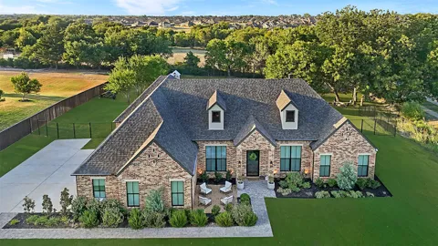 631 San Saba W