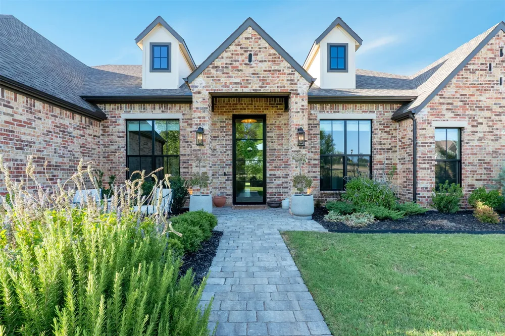 631 San Saba W Midlothian, TX 76065
