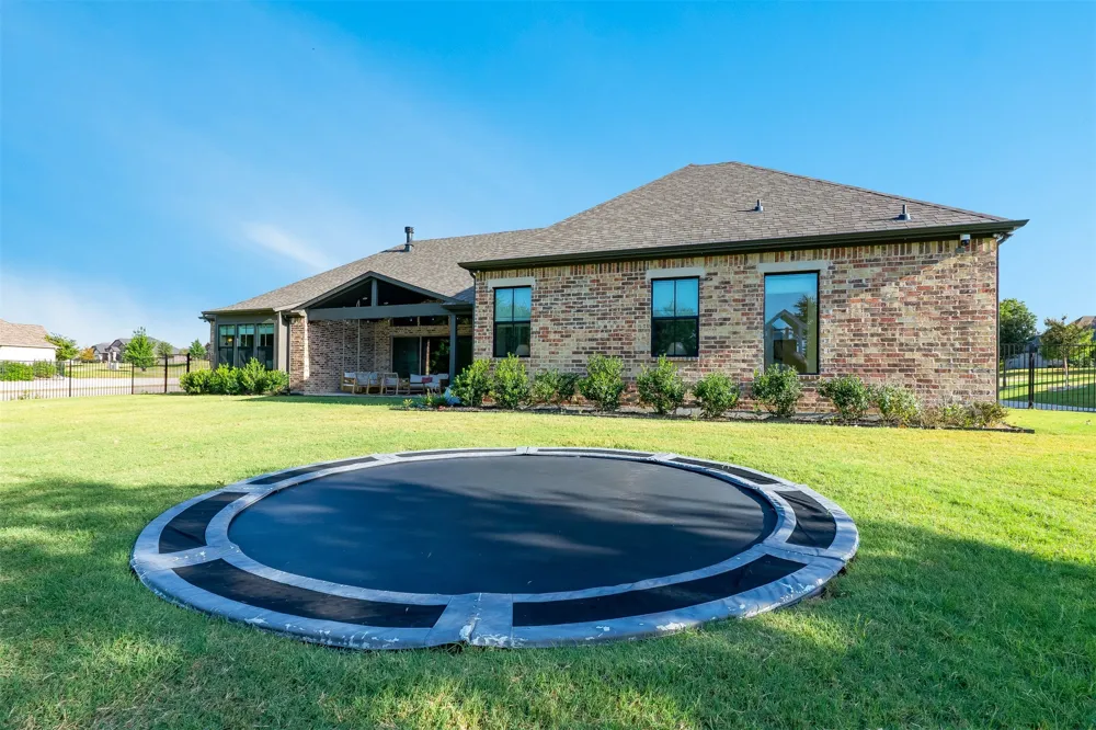 631 San Saba W Midlothian, TX 76065