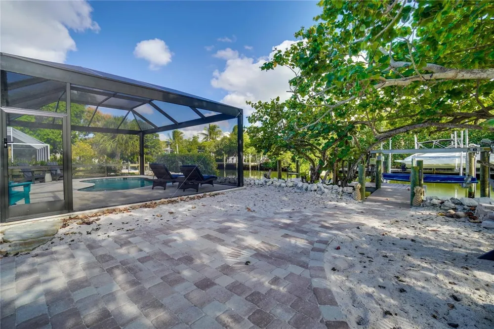 640 LYONS LANE Longboat Key, FL 34228
