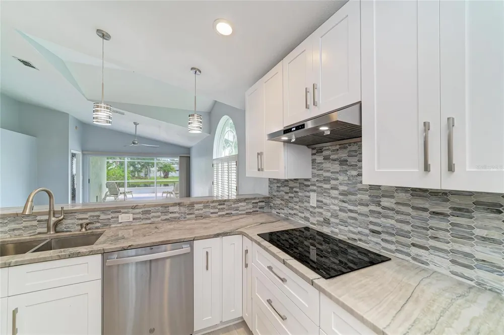 7488 ELEANOR CIRCLE Sarasota, FL 34243