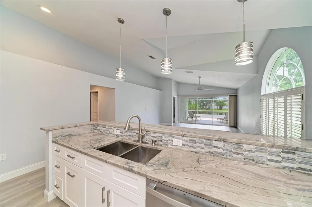 7488 ELEANOR CIRCLE Sarasota, FL 34243