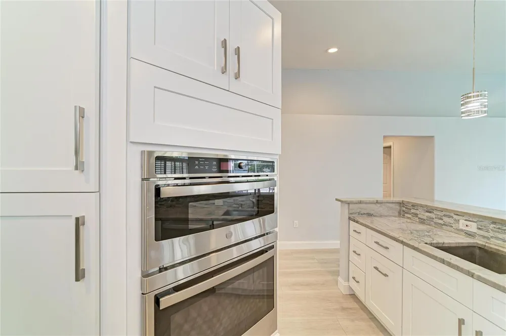 7488 ELEANOR CIRCLE Sarasota, FL 34243
