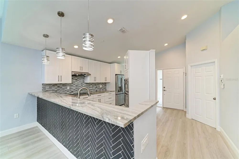 7488 ELEANOR CIRCLE Sarasota, FL 34243