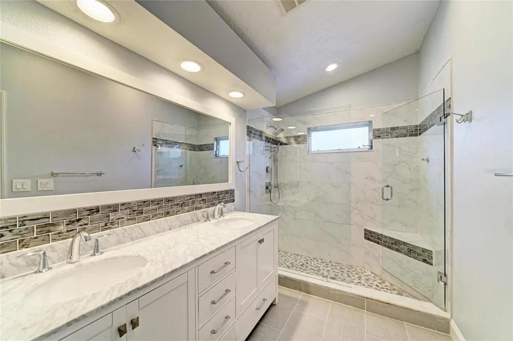 7488 ELEANOR CIRCLE Sarasota, FL 34243