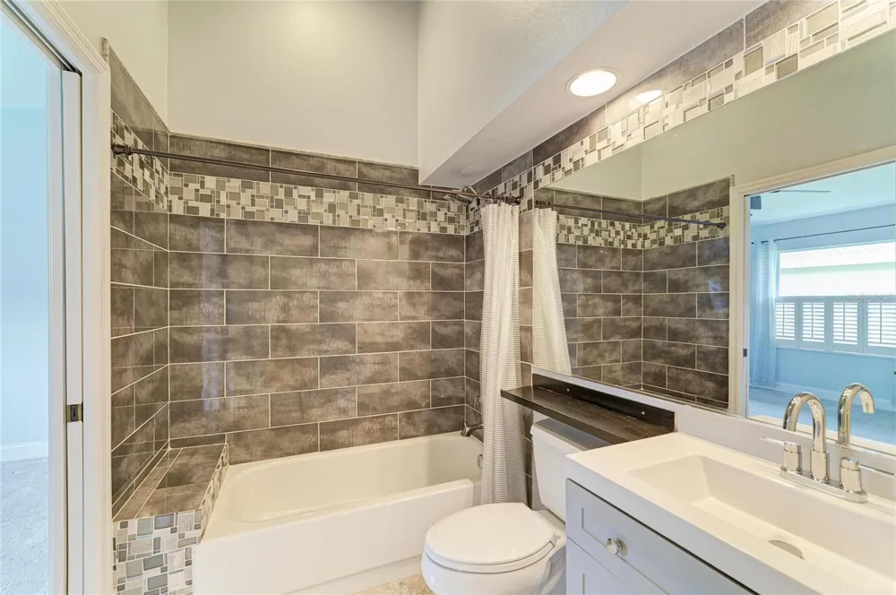 7488 ELEANOR CIRCLE Sarasota, FL 34243