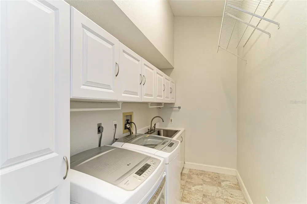 7488 ELEANOR CIRCLE Sarasota, FL 34243