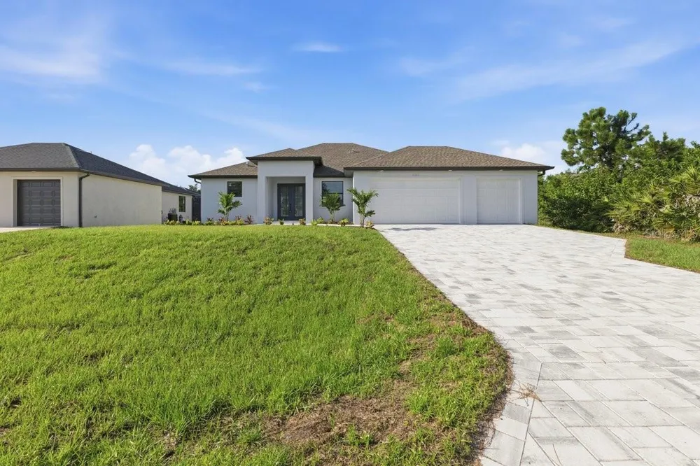 11201 CHALET AVENUE Englewood, FL 34224