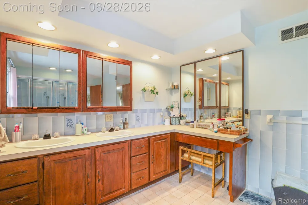 3102 Westwood Parkway Flint City, MI 48503