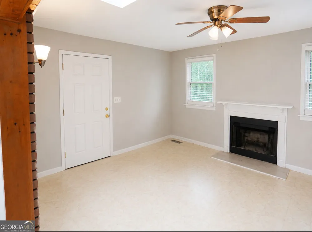 613 Sheppard Rd Stone Mountain, GA 30083