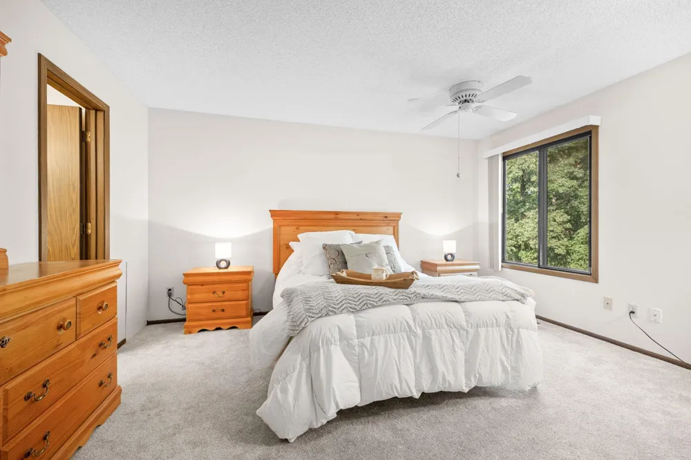 2241 Country Lane Minnetonka, MN 55305