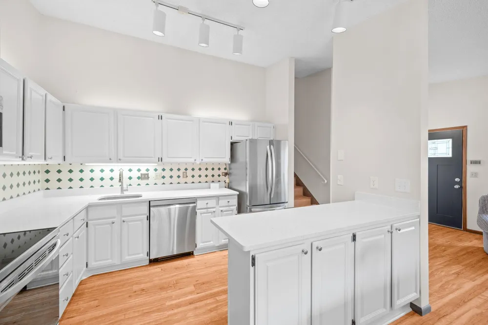 2241 Country Lane Minnetonka, MN 55305