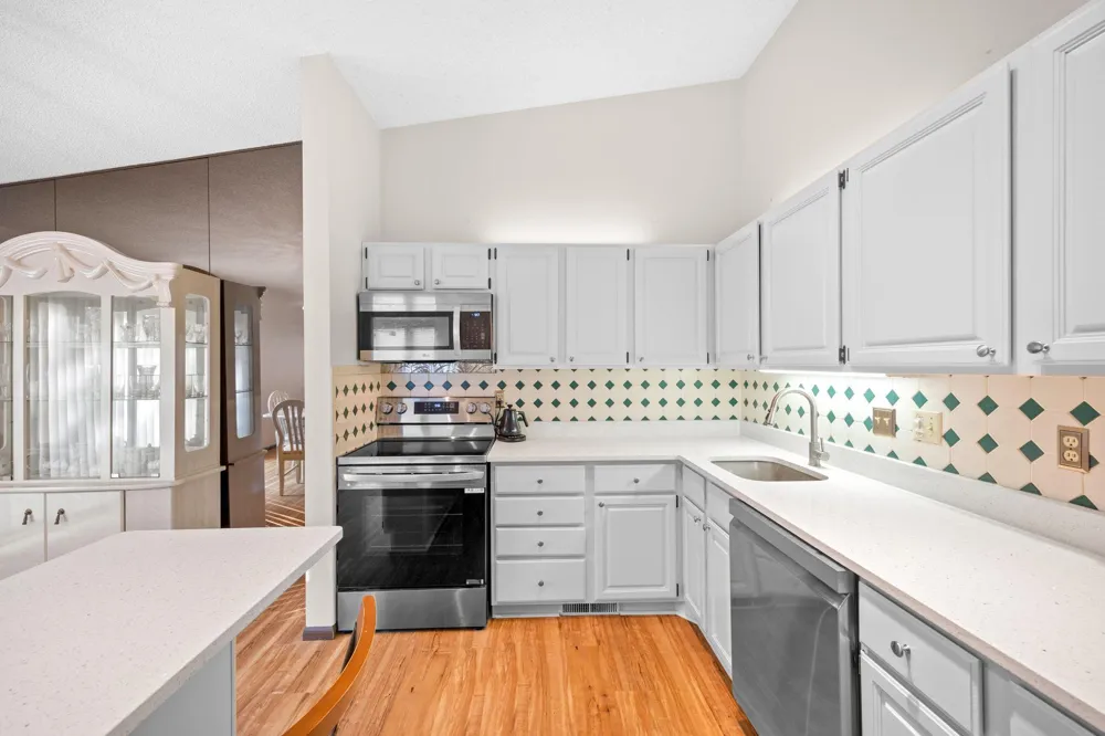 2241 Country Lane Minnetonka, MN 55305