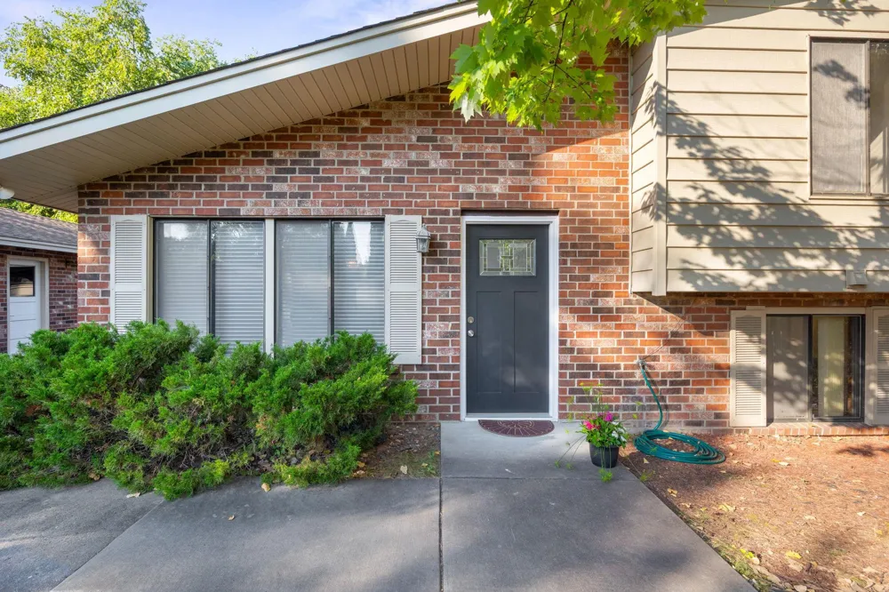 2241 Country Lane Minnetonka, MN 55305