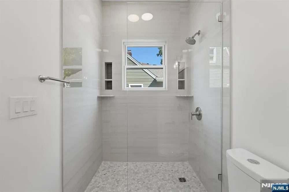 588 Maple Avenue Saddle Brook, NJ 07663