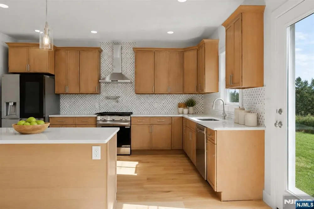 588 Maple Avenue Saddle Brook, NJ 07663
