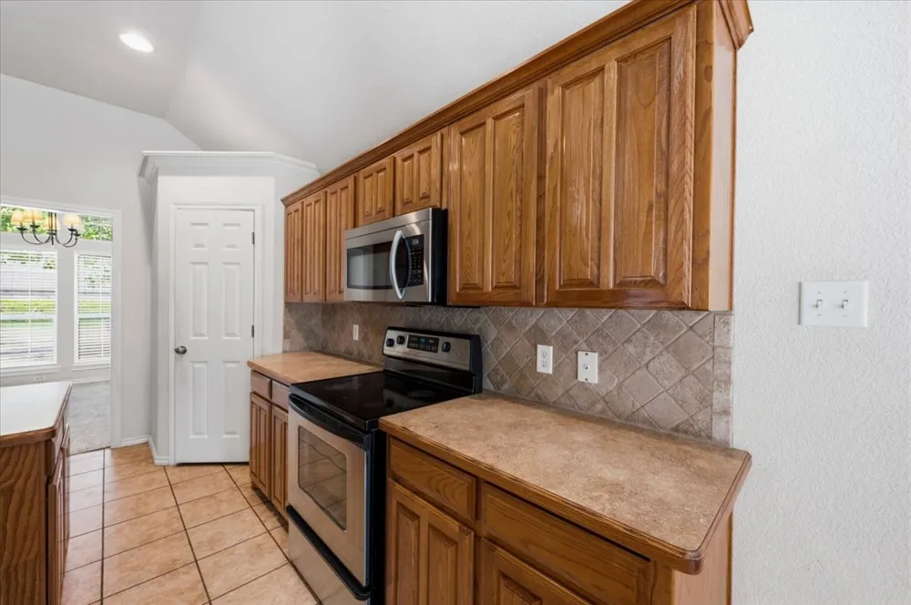 7408 Rolling Hills Drive Benbrook, TX 76126