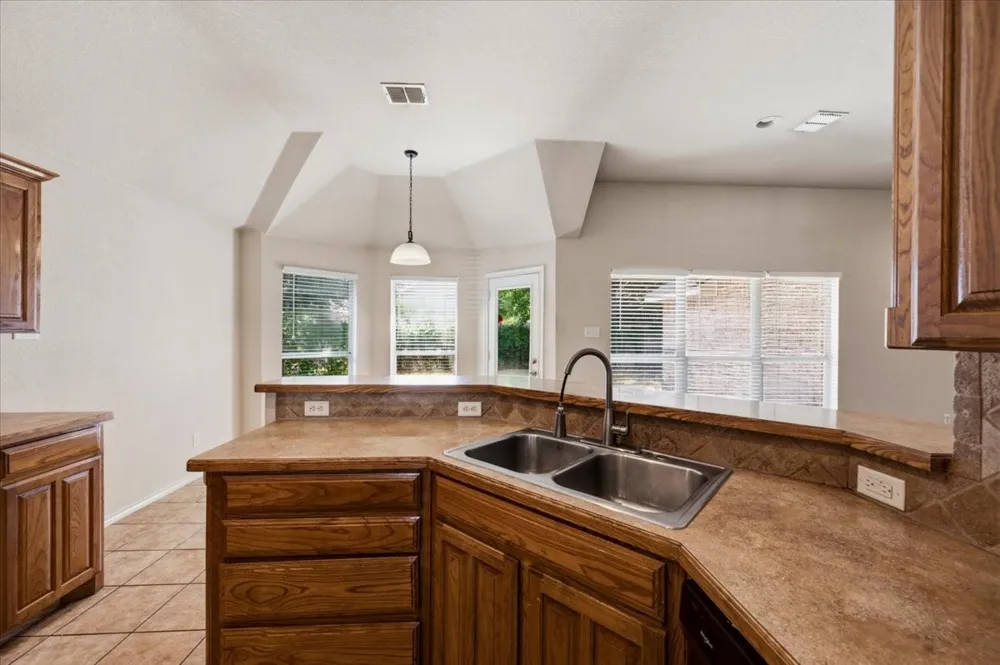 7408 Rolling Hills Drive Benbrook, TX 76126