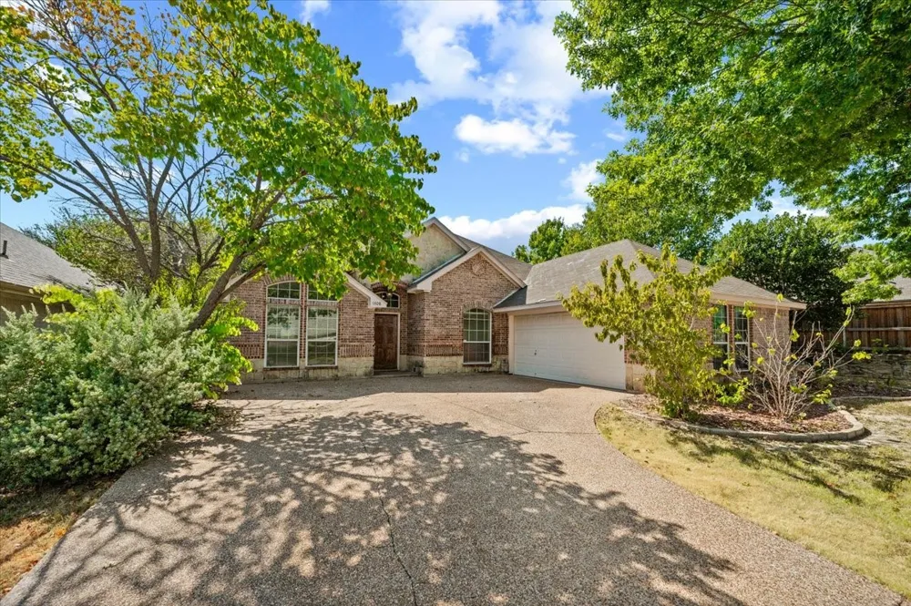 7408 Rolling Hills Drive Benbrook, TX 76126