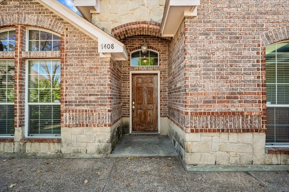 7408 Rolling Hills Drive Benbrook, TX 76126