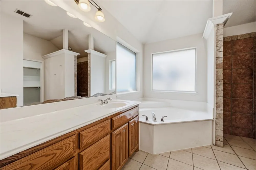 7408 Rolling Hills Drive Benbrook, TX 76126