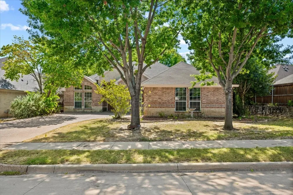 7408 Rolling Hills Drive Benbrook, TX 76126