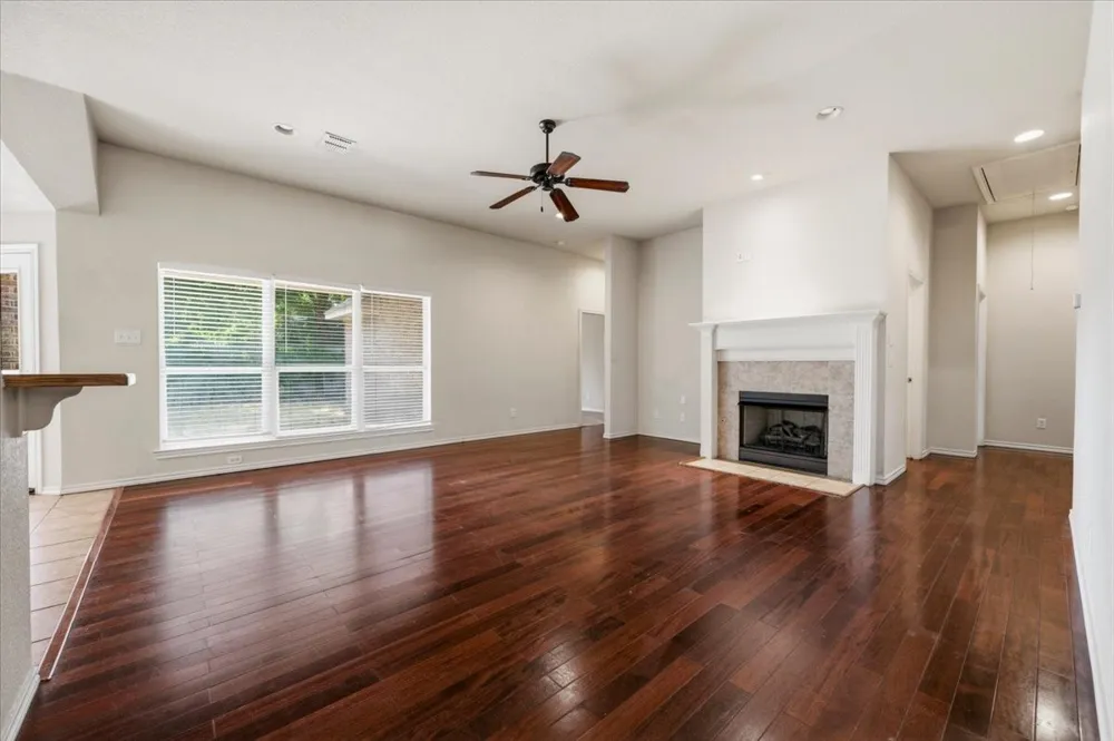 7408 Rolling Hills Drive Benbrook, TX 76126