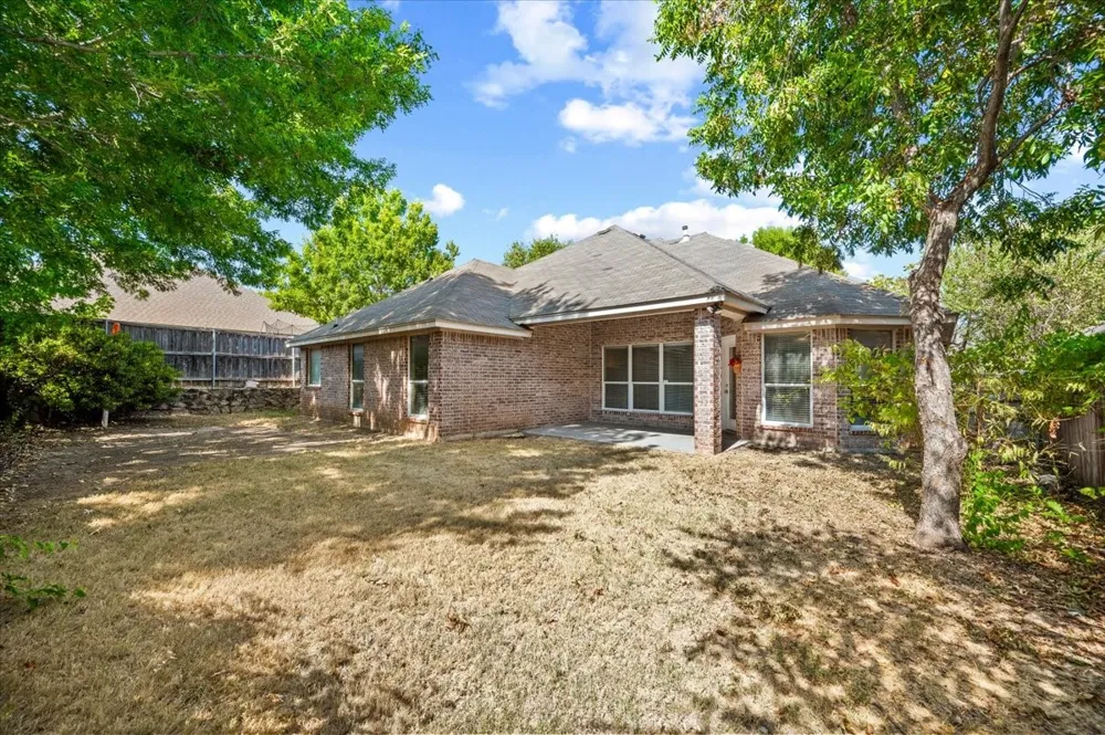 7408 Rolling Hills Drive Benbrook, TX 76126