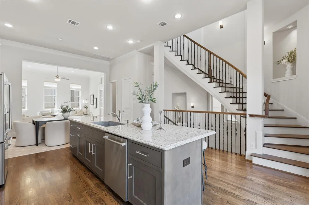 1348 W 25th Street Houston, TX 77008